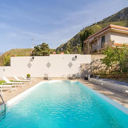 Awesome In With Kitchen Holiday home Altavilla Milicia